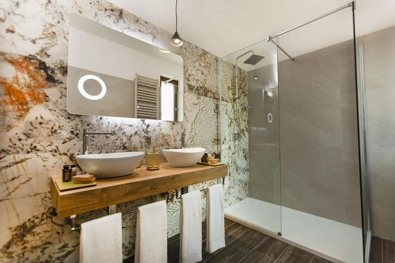 Donna VI Hotel Geraci Siculo