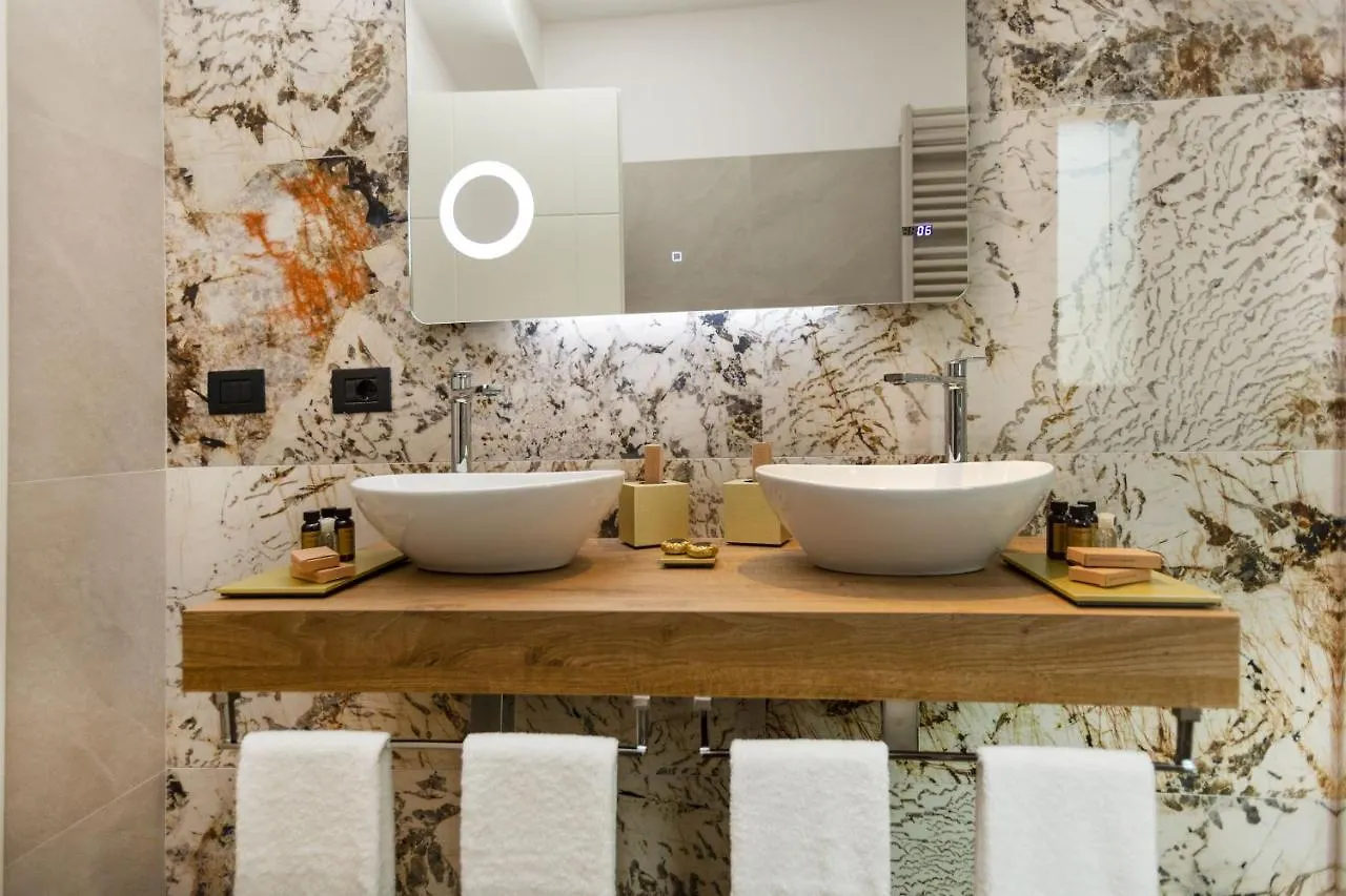 Donna VI Hotel Geraci Siculo