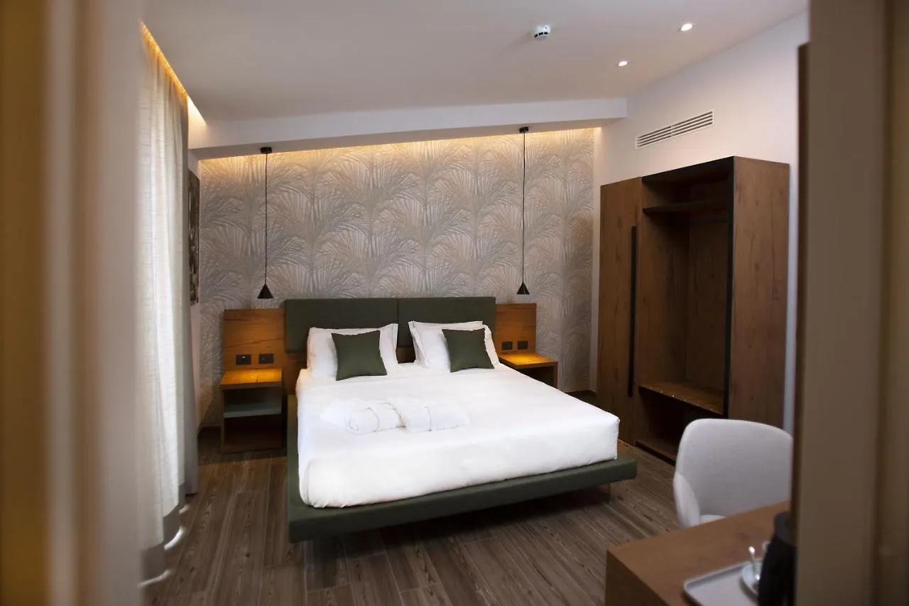 Donna VI Hotel Geraci Siculo 4*,  意大利